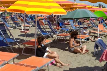 Le spiagge sono di tutti, anche quelle in concessione (prorogate illegittimamente)